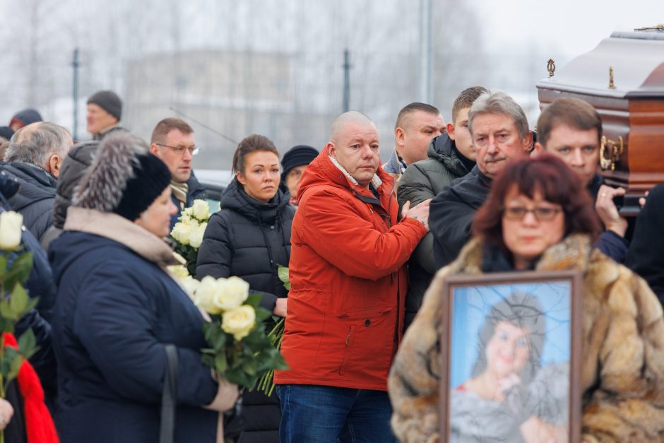 V. Katunskytė atgulė amžinojo poilsio: į paskutinę kelionę išlydėjo gausiais plojimais