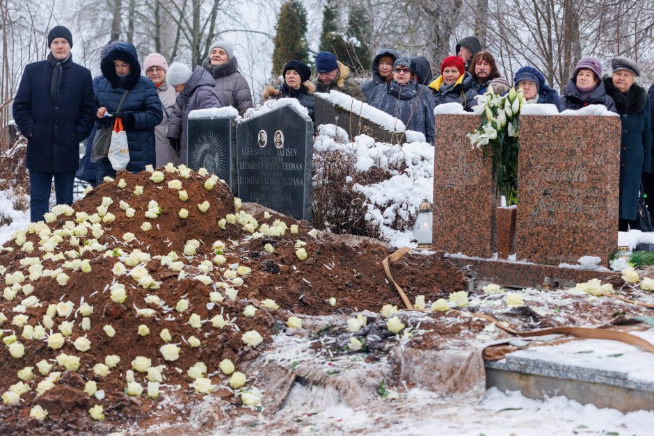 V. Katunskytė atgulė amžinojo poilsio: į paskutinę kelionę išlydėjo gausiais plojimais