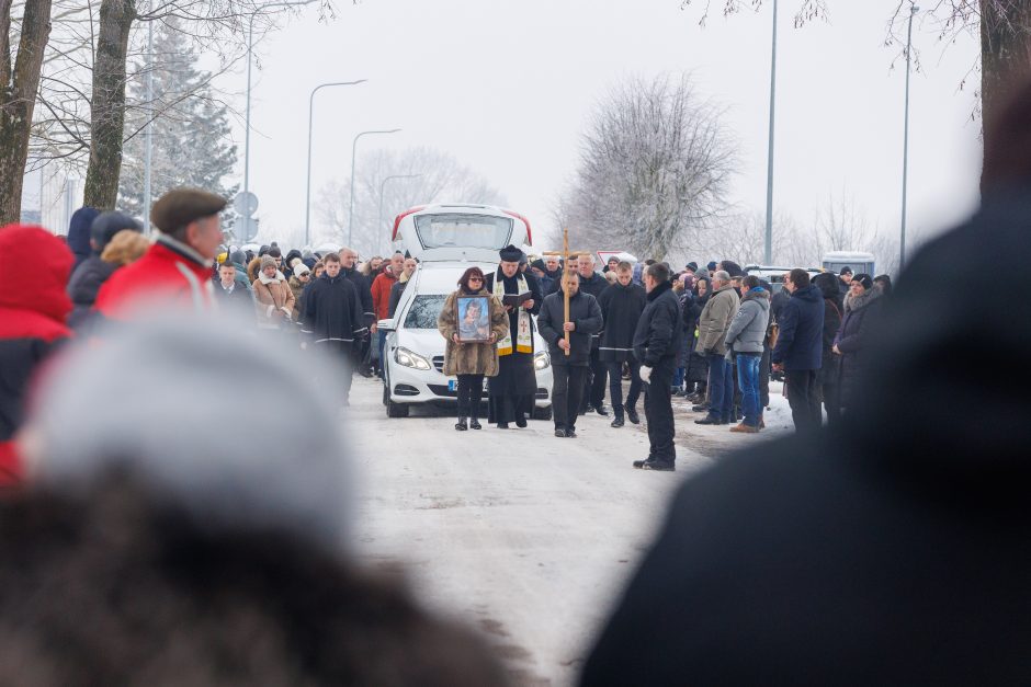 V. Katunskytė atgulė amžinojo poilsio: į paskutinę kelionę išlydėjo gausiais plojimais