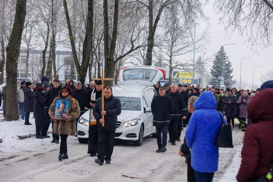 V. Katunskytė atgulė amžinojo poilsio: į paskutinę kelionę išlydėjo gausiais plojimais