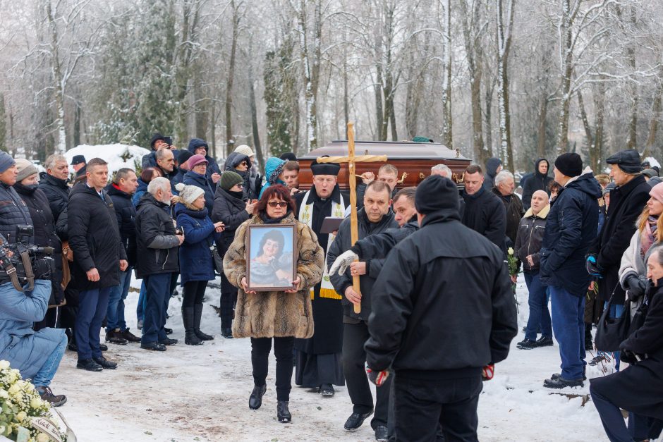 V. Katunskytė atgulė amžinojo poilsio: į paskutinę kelionę išlydėjo gausiais plojimais