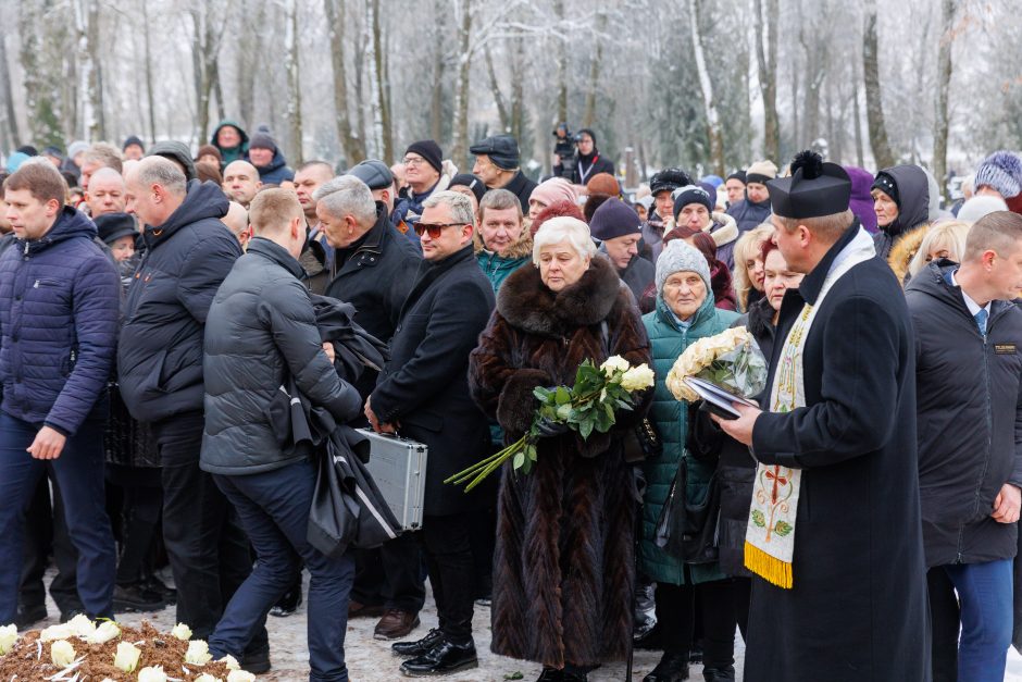 V. Katunskytė atgulė amžinojo poilsio: į paskutinę kelionę išlydėjo gausiais plojimais