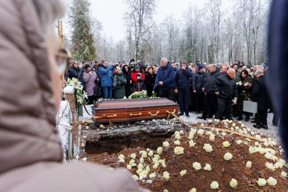 V. Katunskytė atgulė amžinojo poilsio: į paskutinę kelionę išlydėjo gausiais plojimais