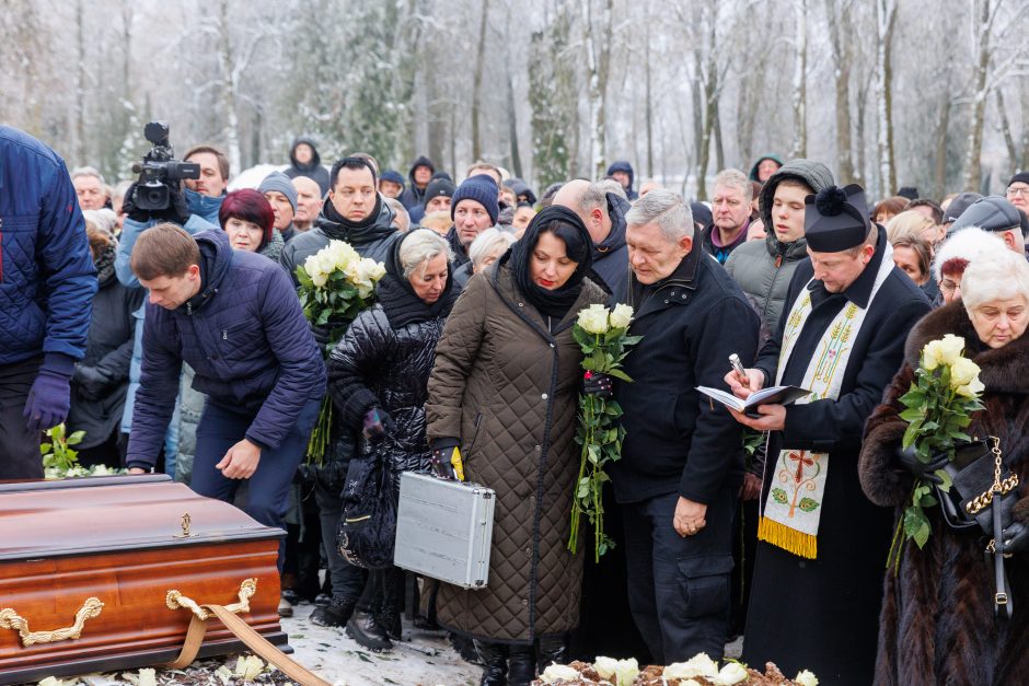 V. Katunskytė atgulė amžinojo poilsio: į paskutinę kelionę išlydėjo gausiais plojimais