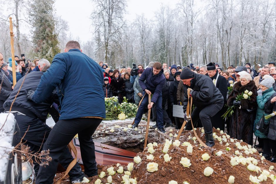 V. Katunskytė atgulė amžinojo poilsio: į paskutinę kelionę išlydėjo gausiais plojimais