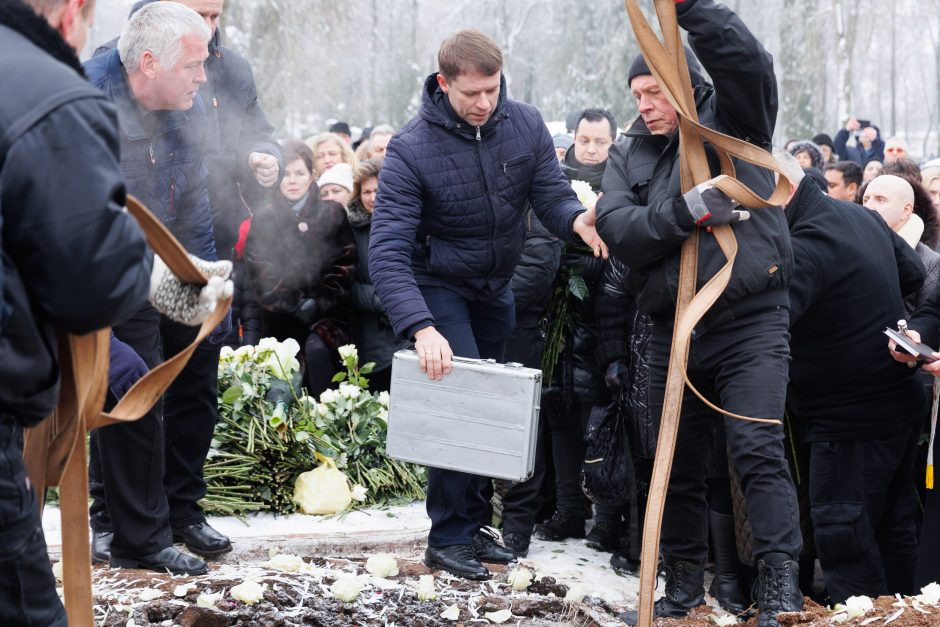 V. Katunskytė atgulė amžinojo poilsio: į paskutinę kelionę išlydėjo gausiais plojimais