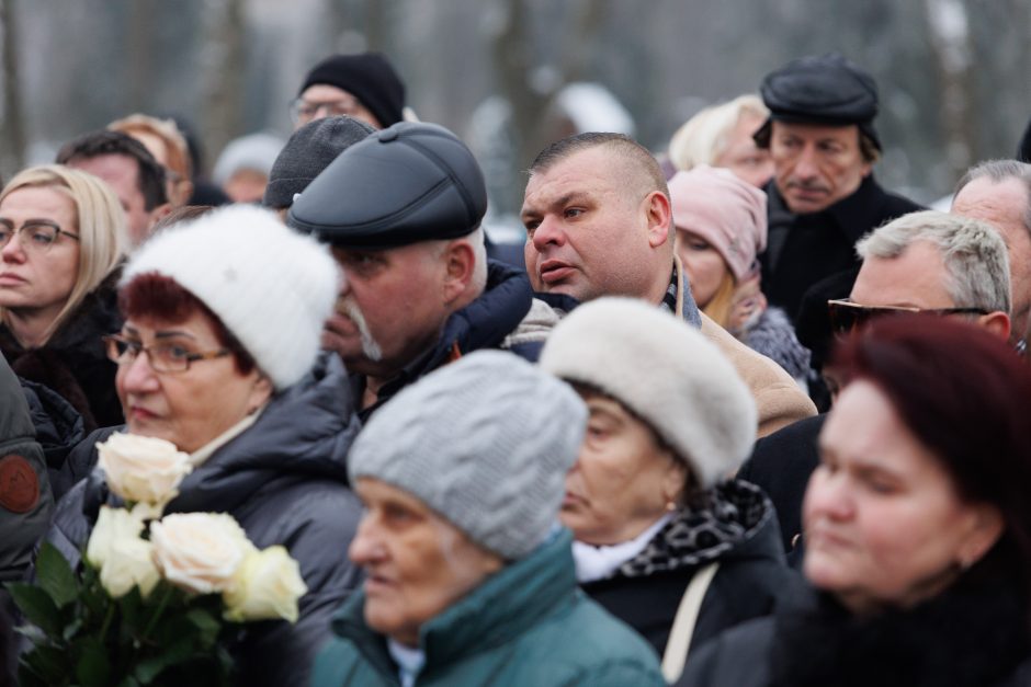 V. Katunskytė atgulė amžinojo poilsio: į paskutinę kelionę išlydėjo gausiais plojimais