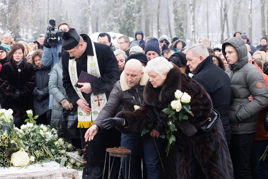 V. Katunskytė atgulė amžinojo poilsio: į paskutinę kelionę išlydėjo gausiais plojimais