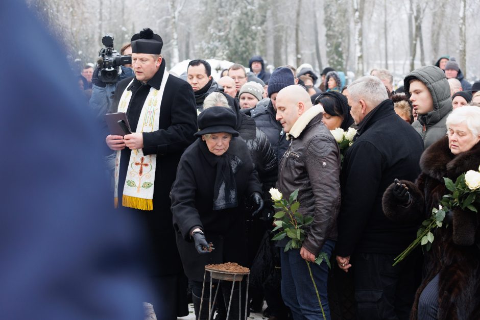 V. Katunskytė atgulė amžinojo poilsio: į paskutinę kelionę išlydėjo gausiais plojimais