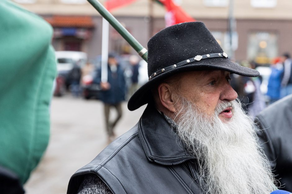 Protestas dėl NT mokesčio: jeigu matysiu, kad iš manęs atima namus, aš juos sudeginsiu