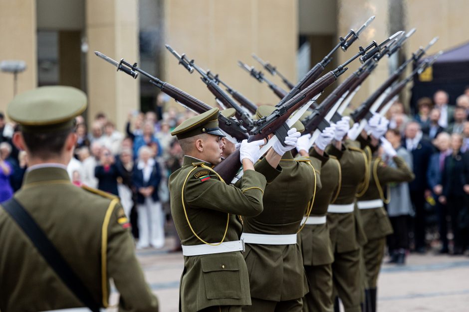 Valstybės vėliavos pakėlimo ceremonija