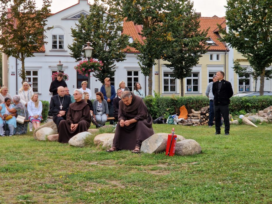 Baltijos kelią klaipėdiečiai minėjo skirtingai