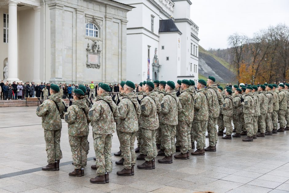 Vilniaus Katedros aikštėje prisiekė Karo akademijos pirmakursiai