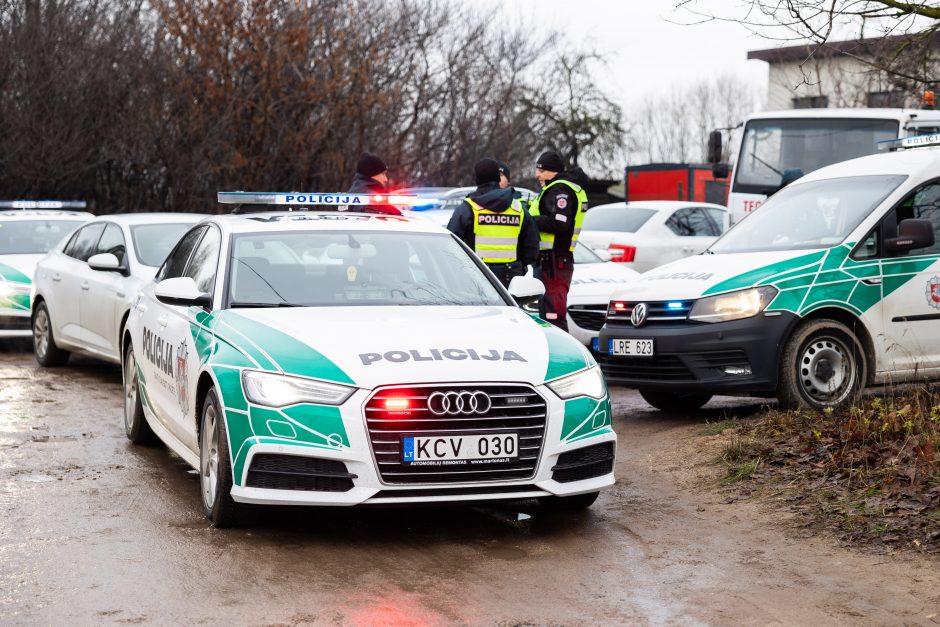 Iš lėktuvo katastrofos vietos Vilniuje išvežamos didžiosios nuolaužos