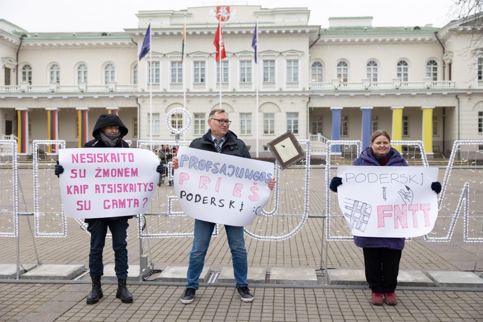 Prie Prezidentūros – protestas dėl Poderskio kandidatūros