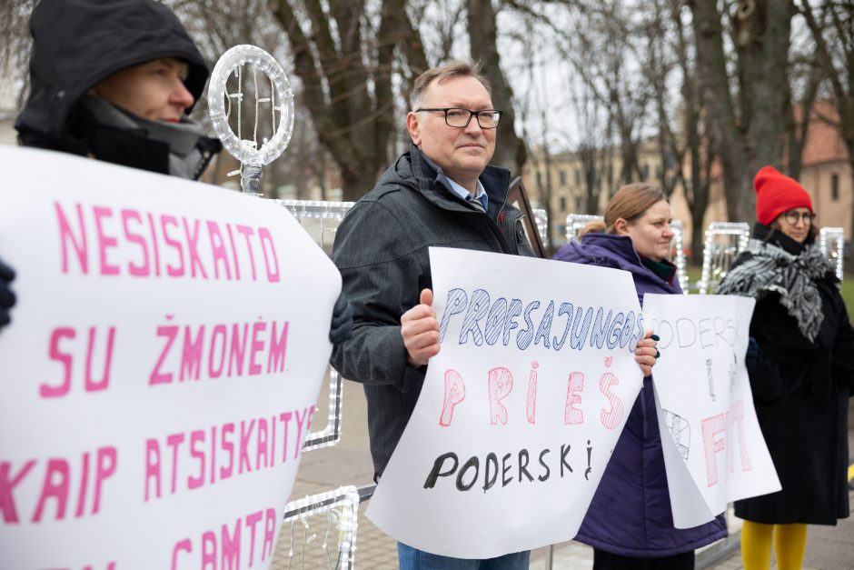 Prie Prezidentūros – protestas dėl Poderskio kandidatūros