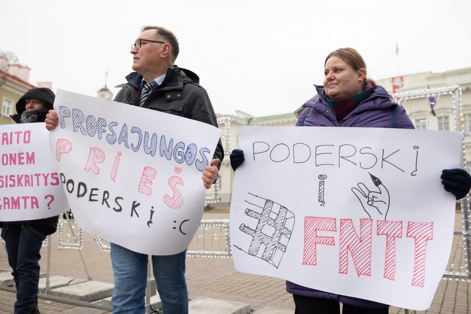 Prie Prezidentūros – protestas dėl Poderskio kandidatūros