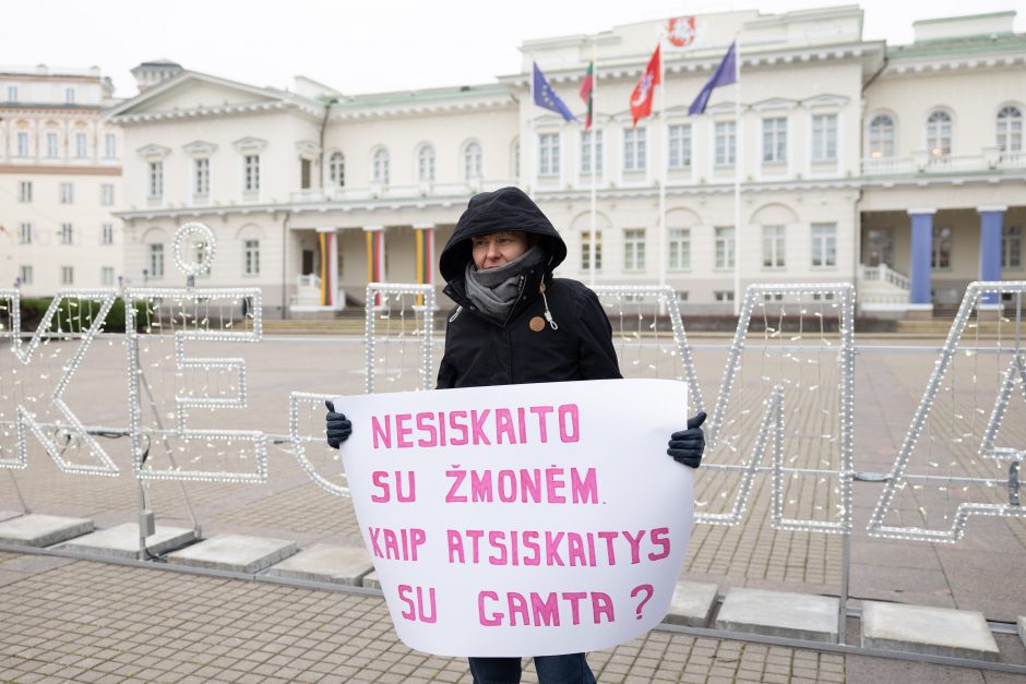 Prie Prezidentūros – protestas dėl Poderskio kandidatūros