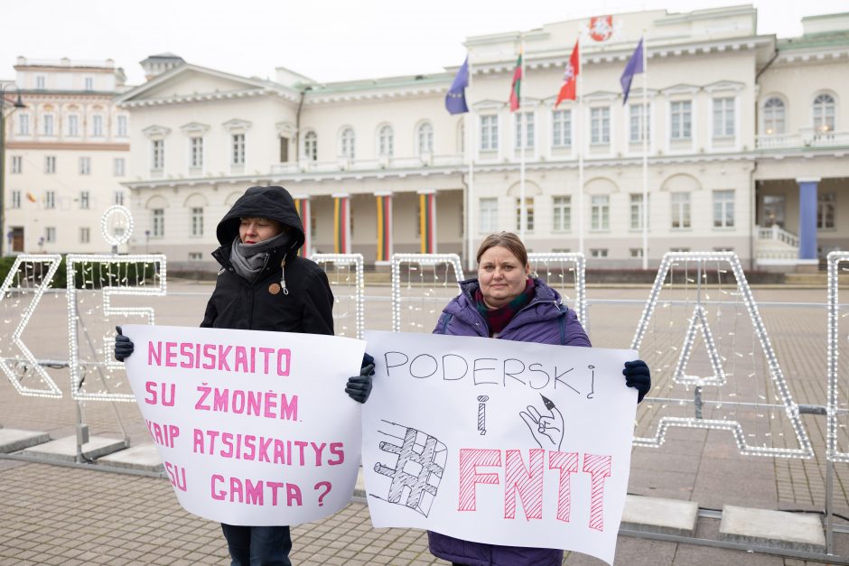 Prie Prezidentūros – protestas dėl Poderskio kandidatūros