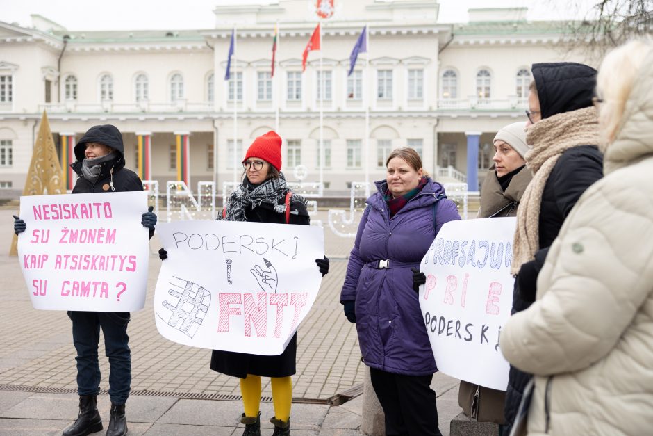 Prie Prezidentūros – protestas dėl Poderskio kandidatūros