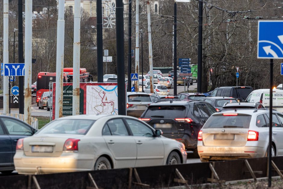 Vilniuje – prieššventinės automobilių spūstys