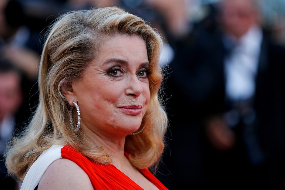 „Feministė Deneuve“ atsiprašo seksualinio smurto aukų