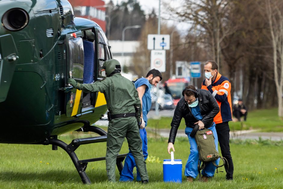 Pasieniečių sraigtasparniu iš Kauno į Vilnių atskraidinta donoro širdis