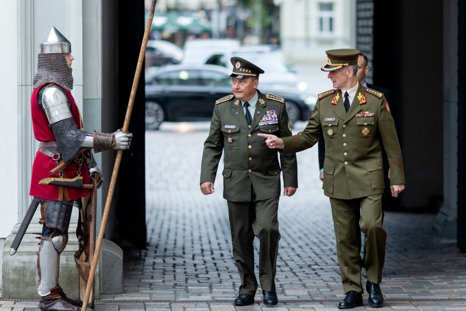 Lietuvos ir Slovakijos kariuomenių vadai sutarė dėl artilerijos pajėgumų stiprinimo