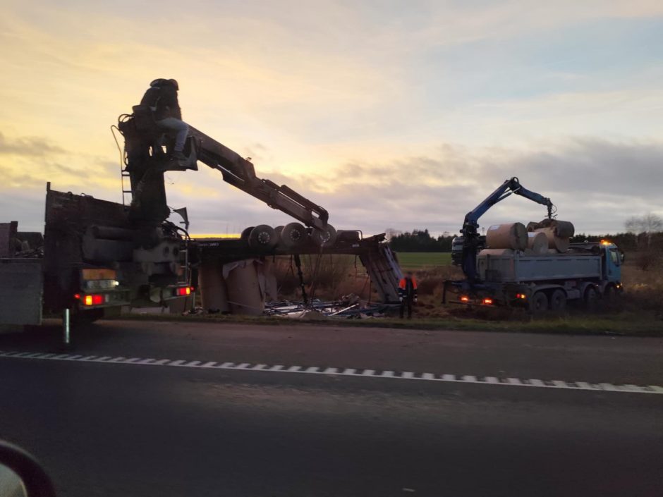 Rytinio chaoso įkaitai – ir ugniagesiai gelbėtojai: taranuota įvykio vieton skubėjusi autocisterna