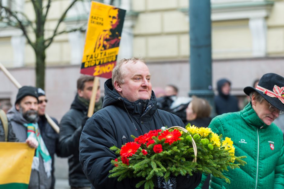 Keli šimtai žmonių žygiavo tautininkų eitynėse: reikalavo apriboti KT galias 