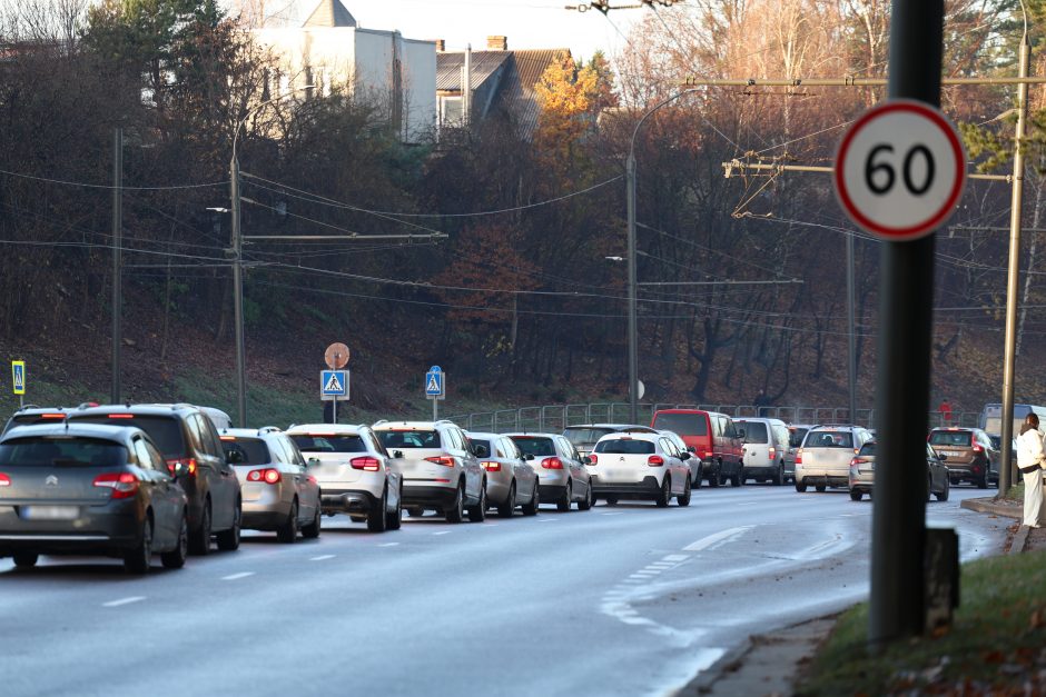 Praneša kauniečiai: ant Varnių tilto – net septynios avarijos