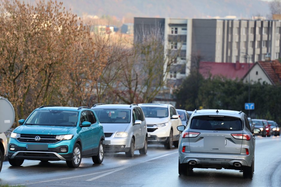 Praneša kauniečiai: ant Varnių tilto – net septynios avarijos