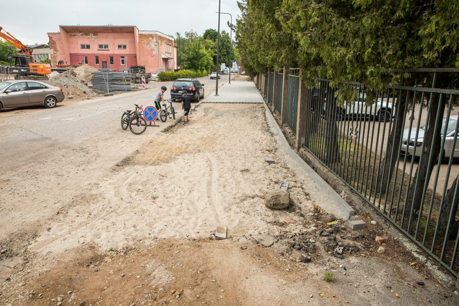 Dėl užsitęsusio gatvės remonto prarado kantrybę: dingo visi meistrai, technika, nevyksta jokių darbų