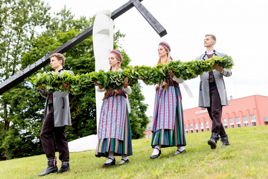 Atminimo valanda prie Naujosios Vilnios geležinkelio stoties memorialo