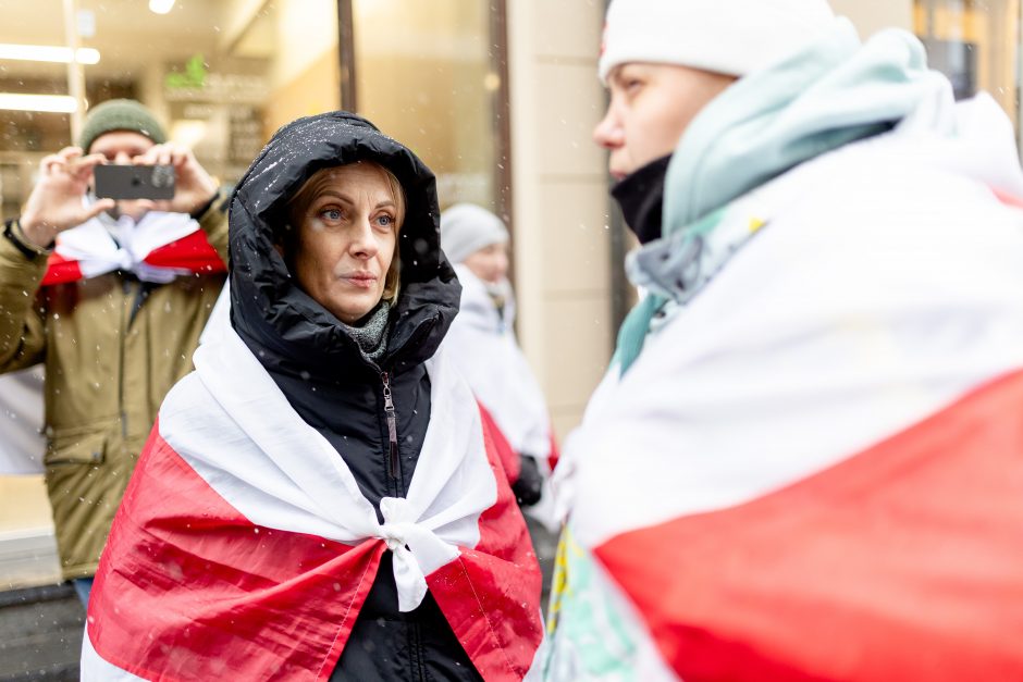 Vilniuje – maždaug dviejų dešimčių baltarusių protestas: norime, kad „vatnikų“ pelkė plėstųsi?