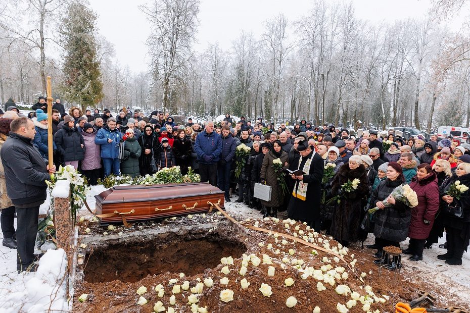 V. Katunskytė atgulė amžinojo poilsio: į paskutinę kelionę išlydėjo gausiais plojimais