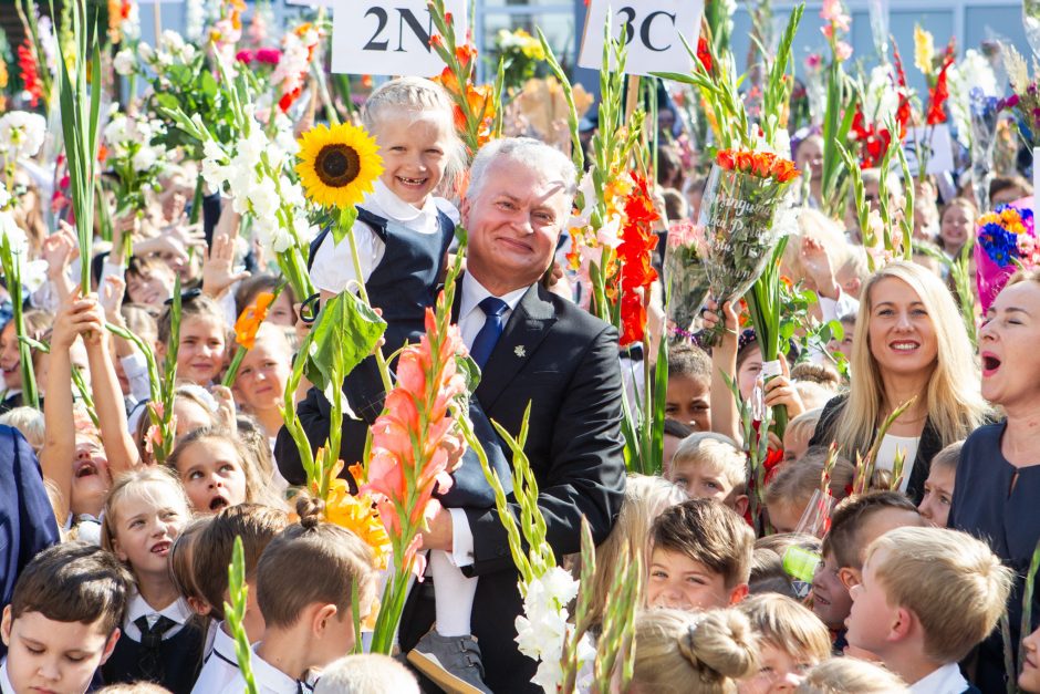 Progimnazijoje Vilniuje apsilankęs G. Nausėda: mokykla man – šventa vieta