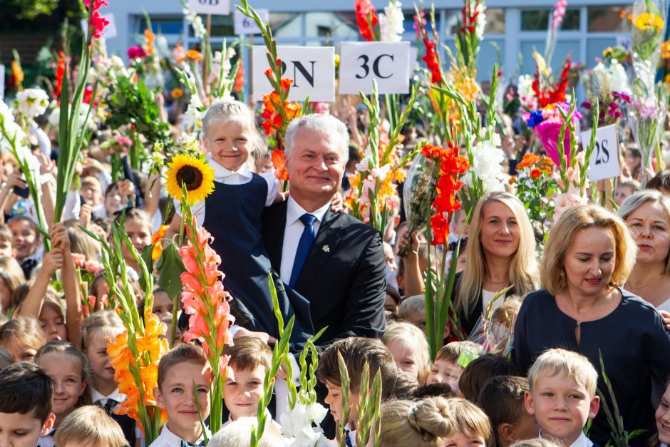 Progimnazijoje Vilniuje apsilankęs G. Nausėda: mokykla man – šventa vieta