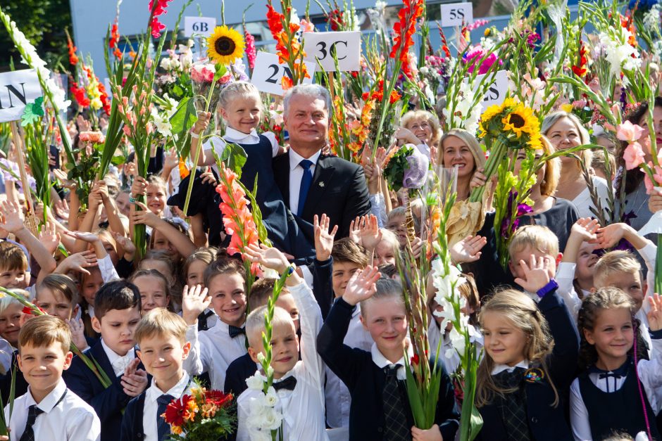 Progimnazijoje Vilniuje apsilankęs G. Nausėda: mokykla man – šventa vieta