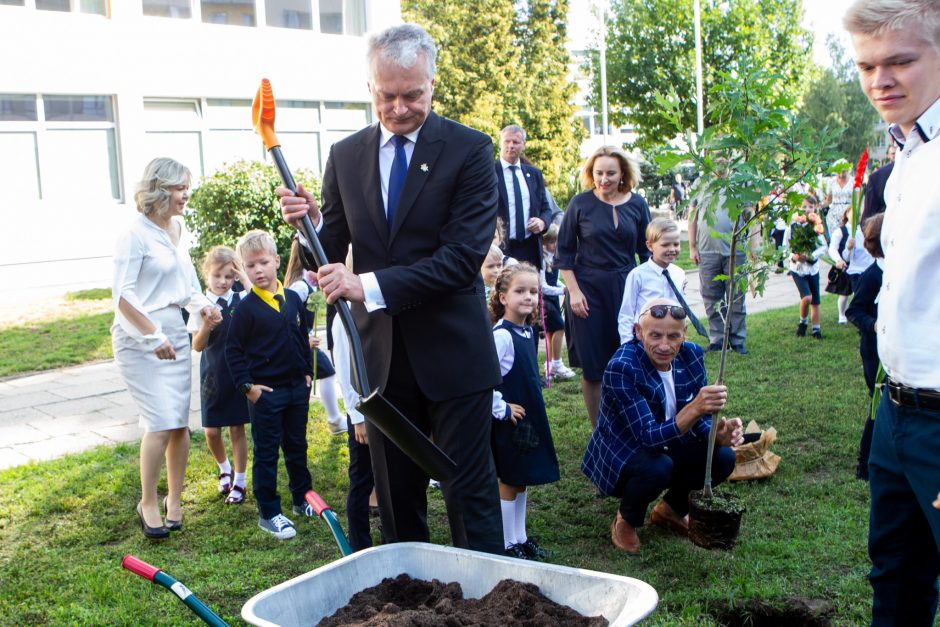 Progimnazijoje Vilniuje apsilankęs G. Nausėda: mokykla man – šventa vieta