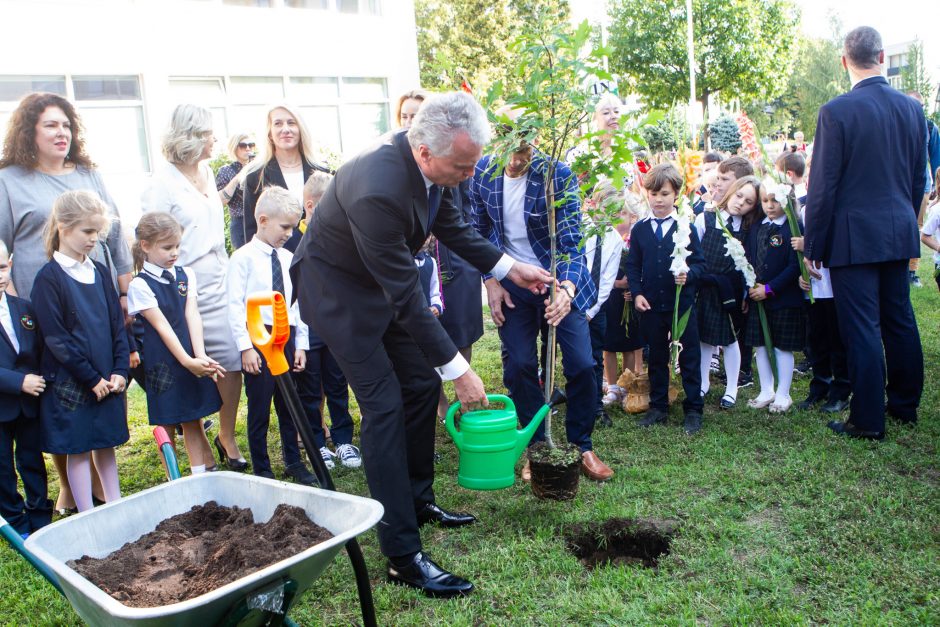 Progimnazijoje Vilniuje apsilankęs G. Nausėda: mokykla man – šventa vieta