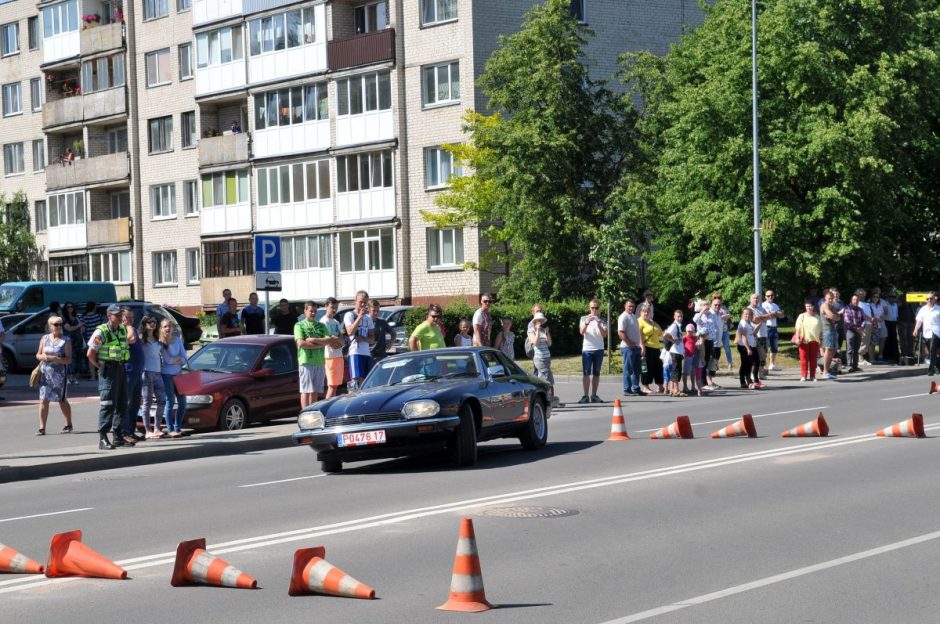 Senoviniai automobiliai riedės Lietuvos ir Lenkijos keliais