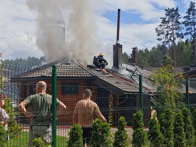 Gaisras Kretingos rajone: „Atostogų parke“ užsiliepsnojo pirtis