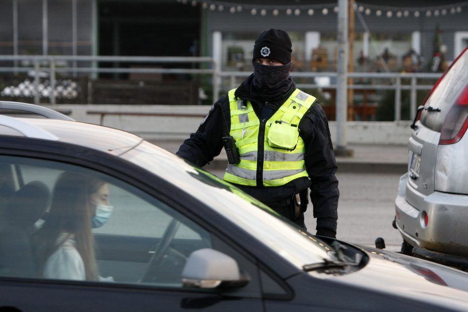 Gyventojai kelių blokadomis atskiriami nuo rajono centro: užkardos – neteisėtos?