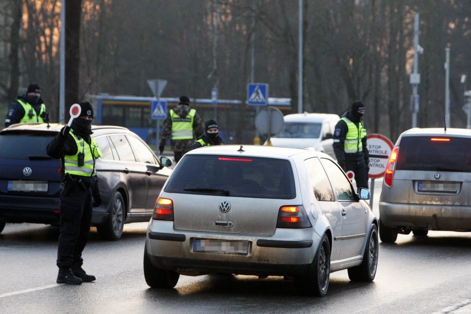 Gyventojai kelių blokadomis atskiriami nuo rajono centro: užkardos – neteisėtos?