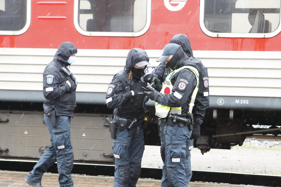 Klaipėdos traukinių stotyje – pareigūnai: jau šiandien vykdė asmenų patikras