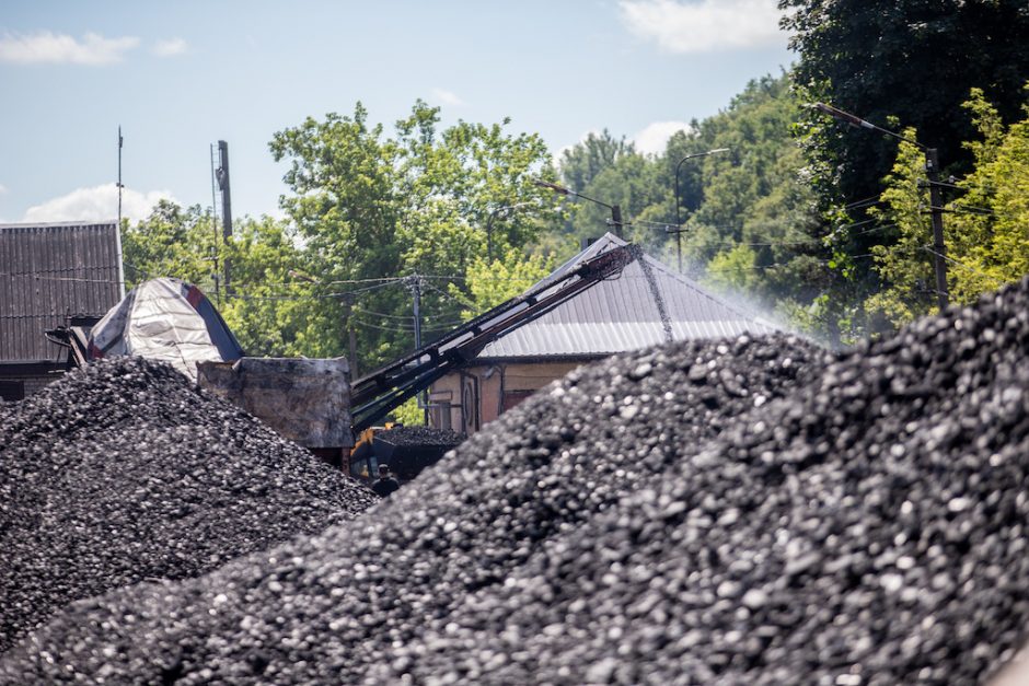 Uostamiestyje siekiama uždrausti šildymą anglimis