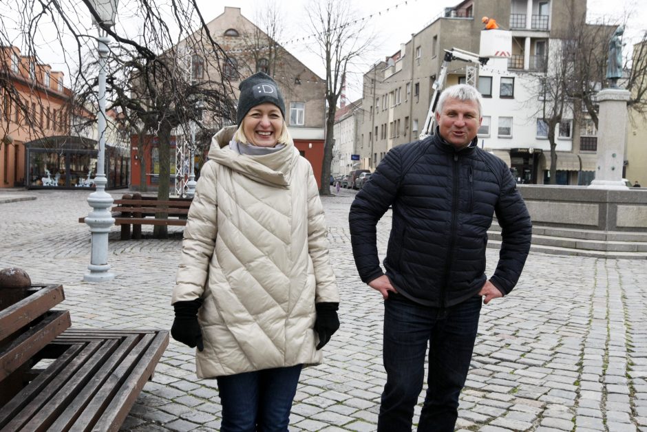 Teatro aikštėje – neeilinis sujudimas: kaip šiemet atrodys eglutė?