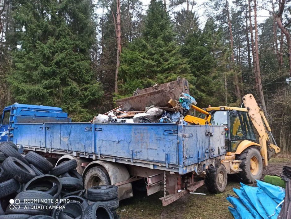 Miškininkai griebiasi už galvų: per tris mėnesius miške – 14 tonų šiukšlių