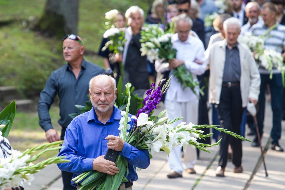 Į paskutinę kelionę palydėtas Nacionalinės premijos laureatas A. Kmieliauskas